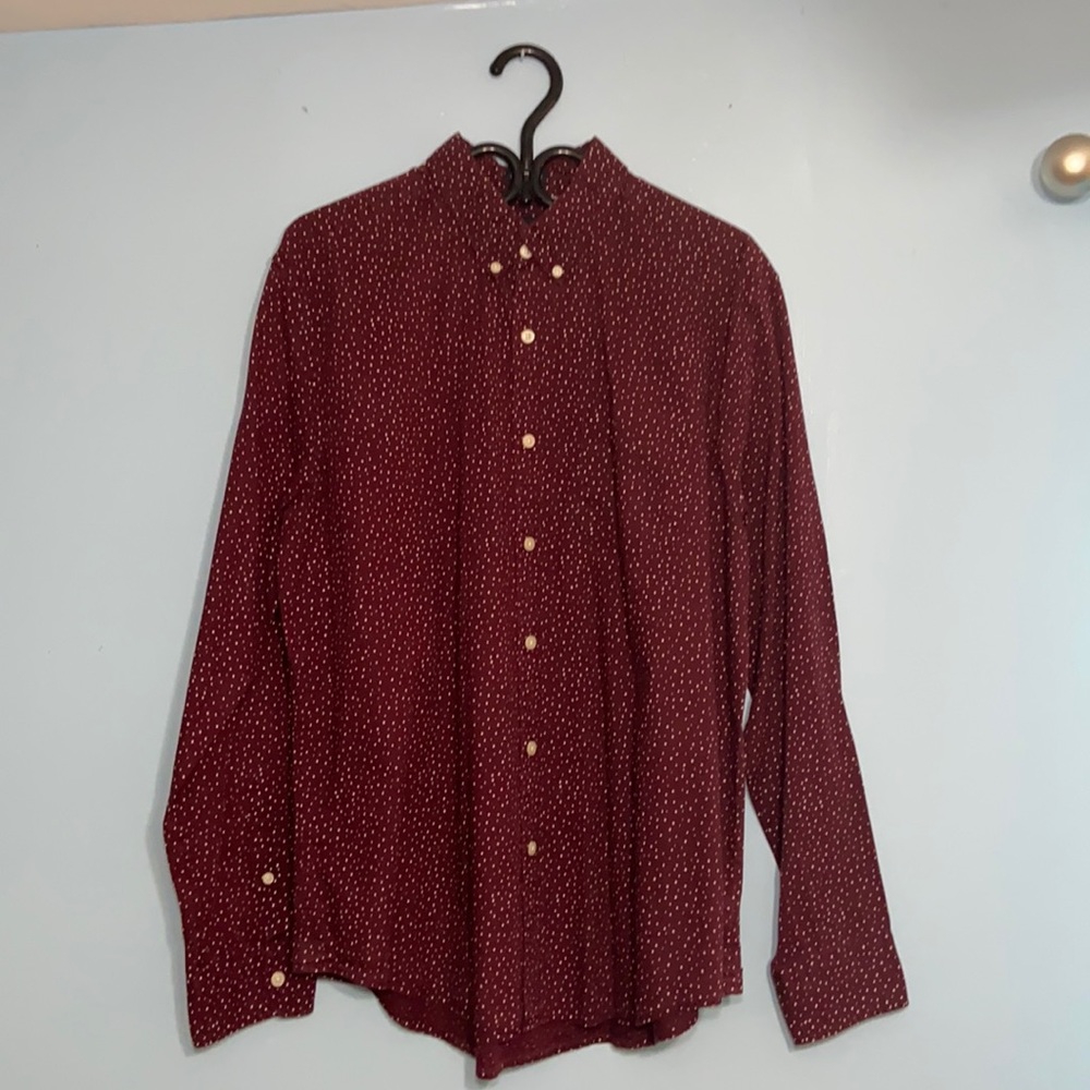 Large American Eagle burgundy button up with white detailing